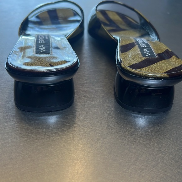 VIA SPIGA "DINGLE" SLIDE, GREEN AND BROWN ZEBRA PATENT, SIZE 8M - Picture 2 of 6